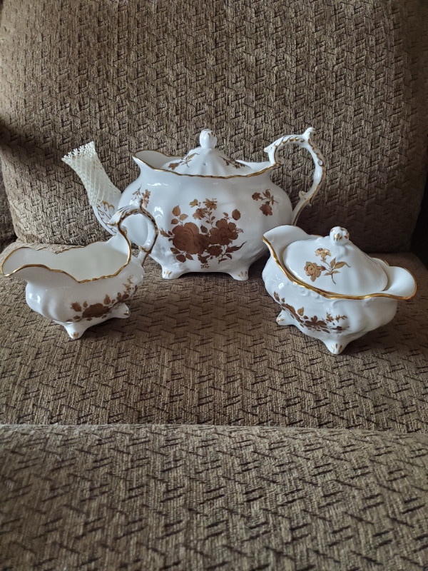 Vintage Hammersley Teapot, Cream and sugar. in Arts & Collectibles in Bridgewater