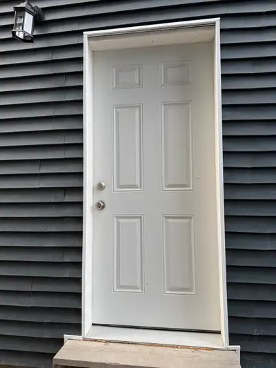 1 bedroom, 1 living room, bathroom, kitchen, shared laundry with separate entrance. Rent $1000/ mont...