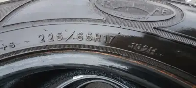 PNEUS D'ETE 225/65R17 GOOD YEAR each / chaque 35$ SUMMER TIRES GOOD YEAR 225 65 R17