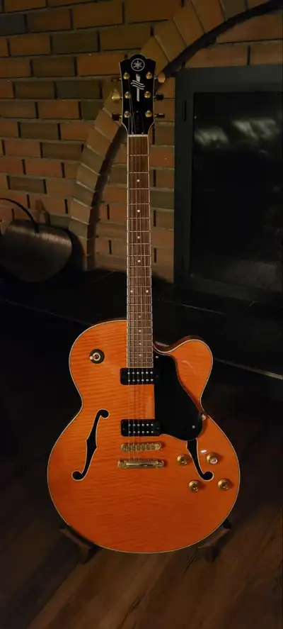 Yamaha AES 1500 Semi Hollow, Thinline guitar, MIJ. Sycamore Top, Maple Back & Sides, Maple & Mahogan...