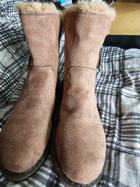 Ladies fur boots size 9