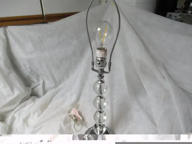 Table Lamp in Indoor Lighting & Fans in City of Toronto - Image 8