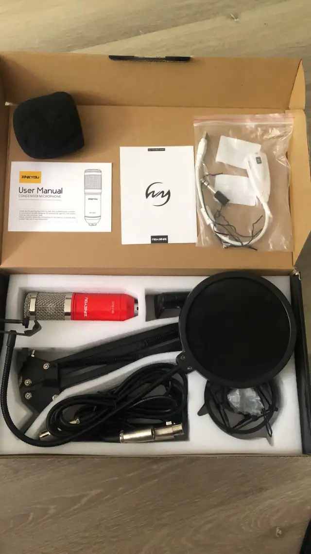 YAMAHA MIXER CONSOLE PLUS CONDENSER MICROPHONE LIKE NEW in Pro Audio & Recording Equipment in Markham / York Region - Image 4