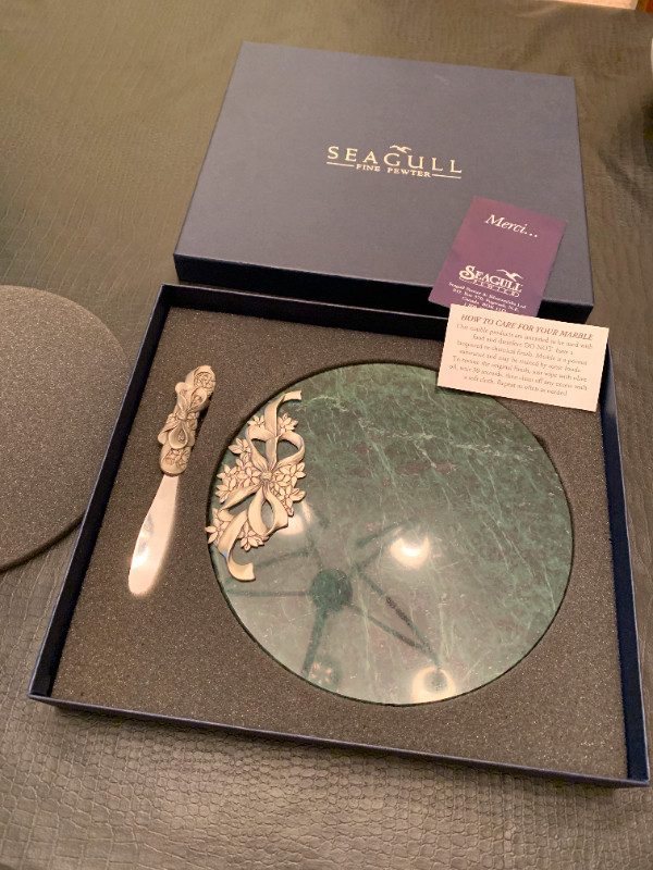 Vintage Seagull Pewter Green Marble Cutting Board with Knife dans Art et objets de collection  à Ville de Montréal - Image 3