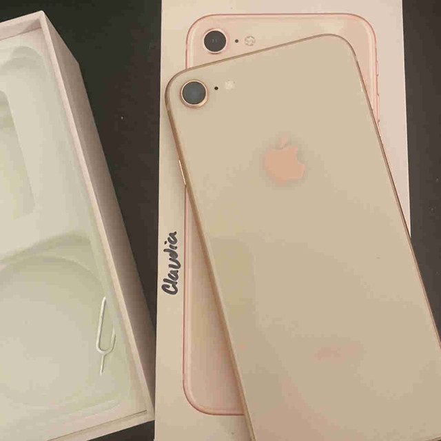 iPhone 8 Rose Gold 64gb in Cell Phones in Barrie - Image 2