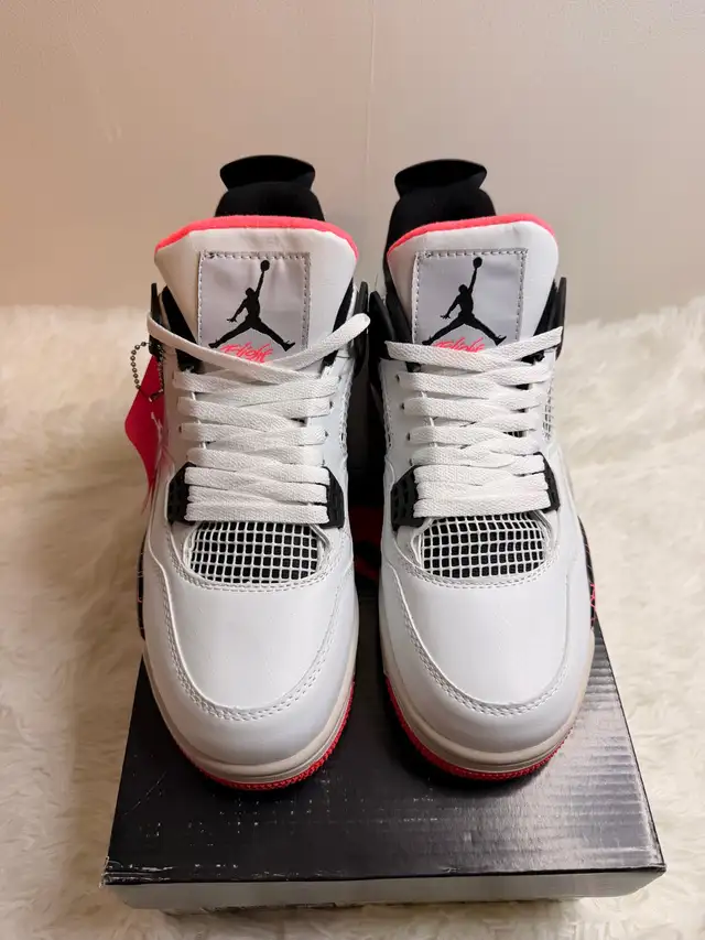 Jordan 4 Retro in Men's Shoes in Oakville / Halton Region - Image 5