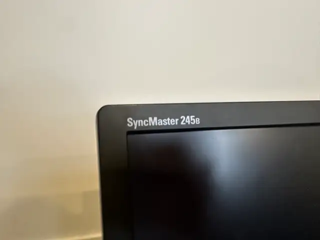 Samsung computer monitor  in Monitors in Calgary - Image 5