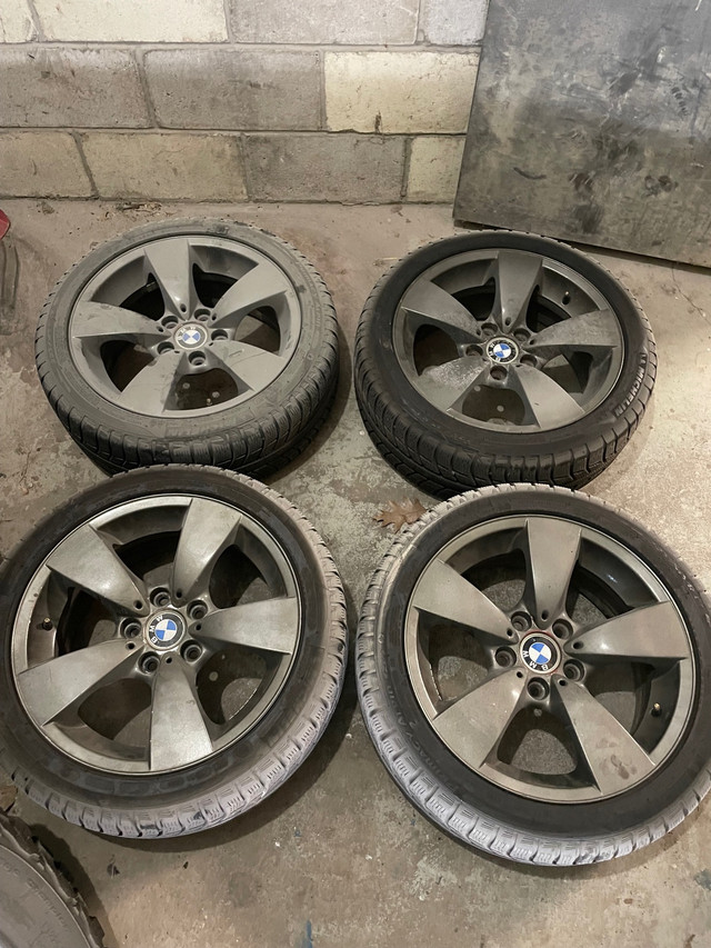 OE BMW 550i 17” alloy wheels with Michelin Alpine Winters in Tires & Rims in Hamilton