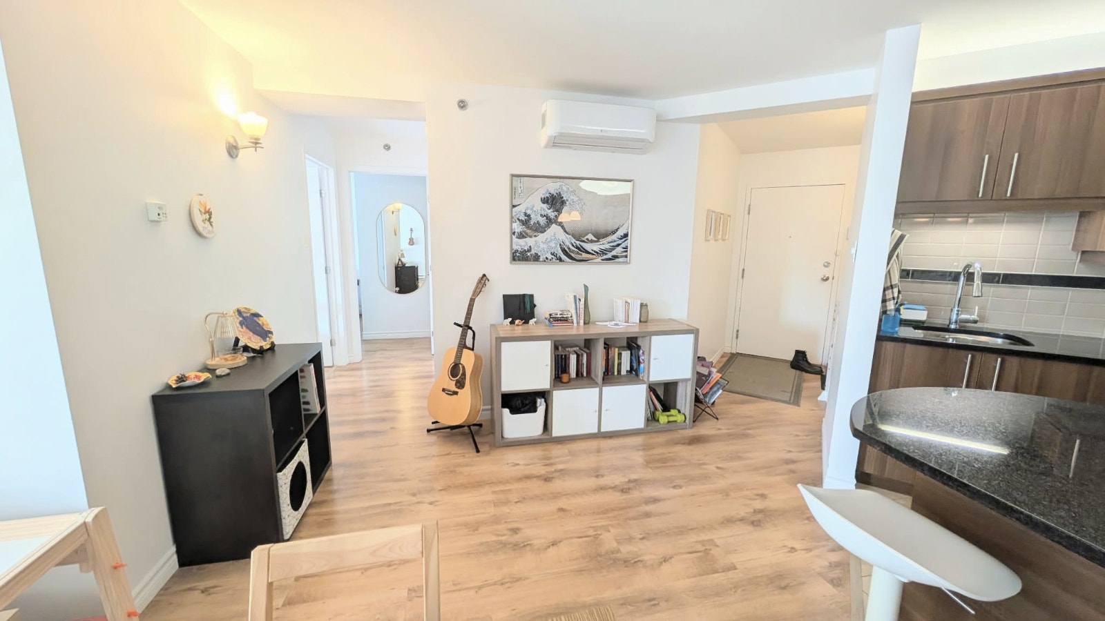 **PREMIER LOYER OFFERT** Grand 4 1/2 disponible DÈS MAINTENANT! — photo 2