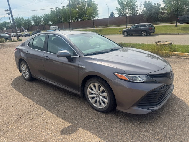 2020 TOYOTA CAMRY HYBRID LE  $24,000 NO GST in Cars & Trucks in St. Albert - Image 2
