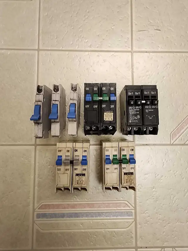 Panel Breakers Siemens Quad Style & Stab Lok Schneider Single 15 in Electrical in Calgary - Image 5