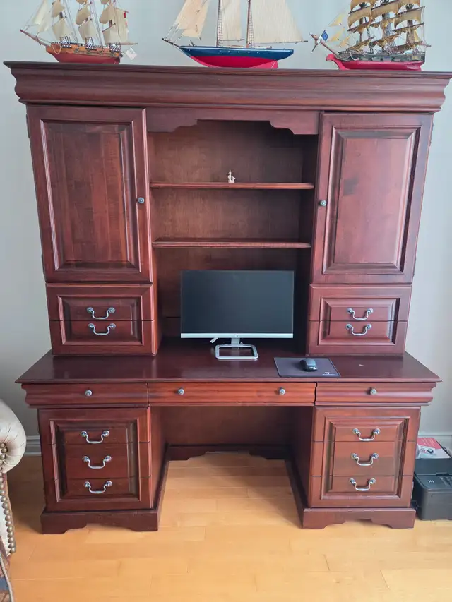 Hutch in Desks in Ottawa - Image 3