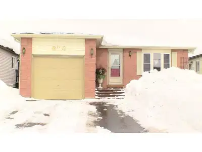 Students look no further....This house has space to spread out... Rooms Available - $675 and $700 pe...