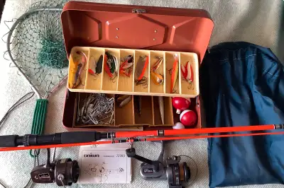 This vintage fishing package is in great condition! The Daiwa rod and reel look almost new, and so d...