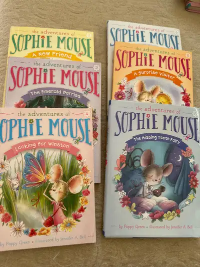 5 soft cover, one hardcover. All in excellent condition. Very sweet stories to practice reading. Ple...