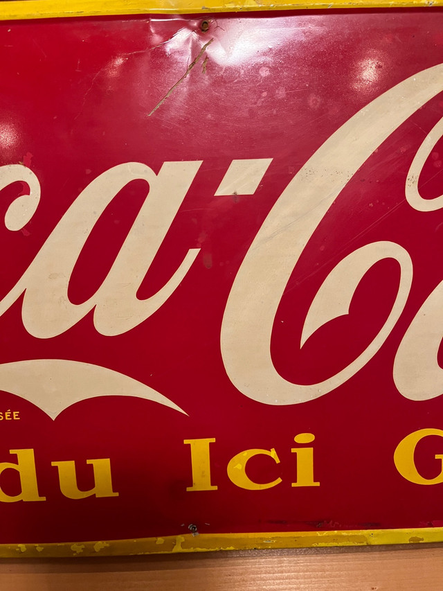 Enseigne Coca-Cola vintage sign 1947 12’’ x 29’’ in Arts & Collectibles in Gatineau - Image 3