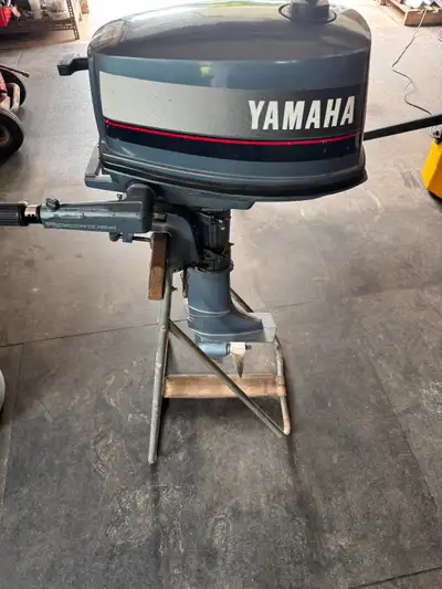 4 hp 2 stroke with built in fuel tank. Works well very lightweight Meticulously maintained just add...