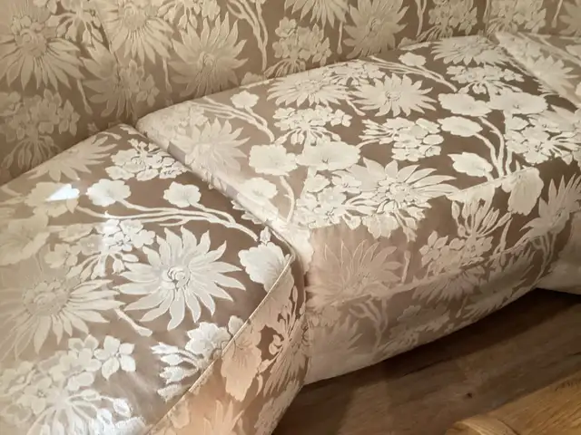 Vintage sofas identical - In Cornwall in Couches & Futons in Gatineau - Image 5