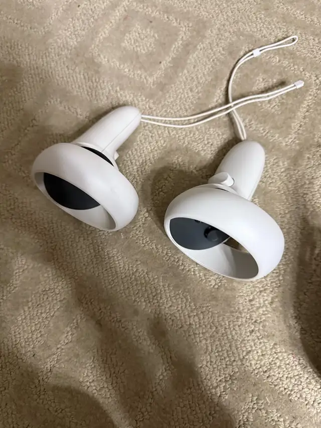 oculus quest 2/ oculus quest 2 $350 OBO in General Electronics in Edmonton - Image 3