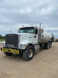 2000 International water truck 