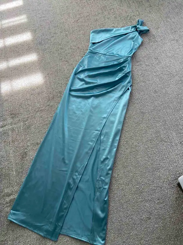 long dress/gown (brand new) in Women's - Dresses & Skirts in Kitchener / Waterloo - Image 3