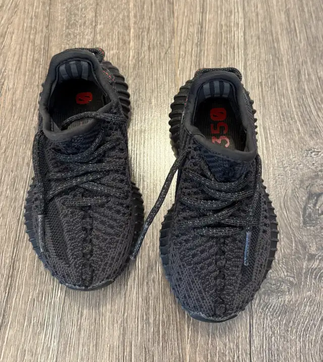 Adidas Yeezy toddler shoes size 8C in Kids & Youth in Mississauga / Peel Region - Image 2