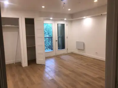 Spacieux studio lumineux situé dans un secteur pratique de Hochelaga-Maisonneuve a Montréal, à proxi...