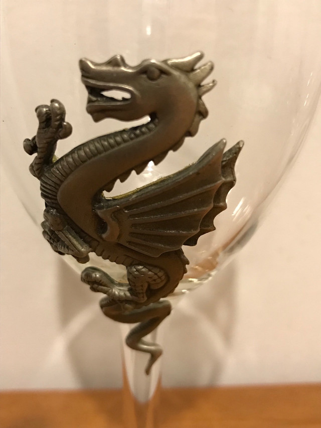 Coupe à vin avec Dragon style médiévale  dans Vaisselle et articles de cuisine  à Ville de Montréal - Image 2