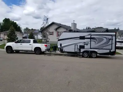 All aluminum and composite construction from frame to roof – will never rust or rot. This super ligh...