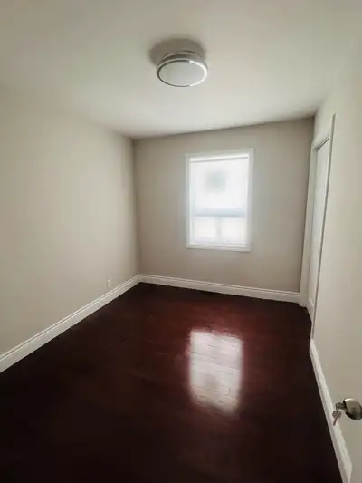 3 bedrooms Bungalow Main floor