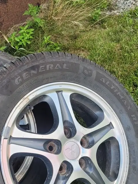 4 PNEUS GÉNÉRAL ALTIMAX RT 225/60 R16 AVEC 4 MAGS in Tires & Rims in Sherbrooke - Image 6