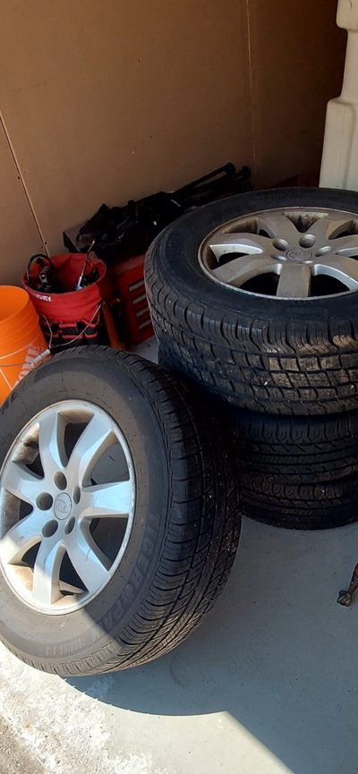 4 tires with rims - 235/65R17