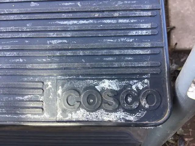 COSCO   Folding Steel 2+ Step ladder with 8’ Max Reach in Ladders & Scaffolding in Oakville / Halton Region - Image 4