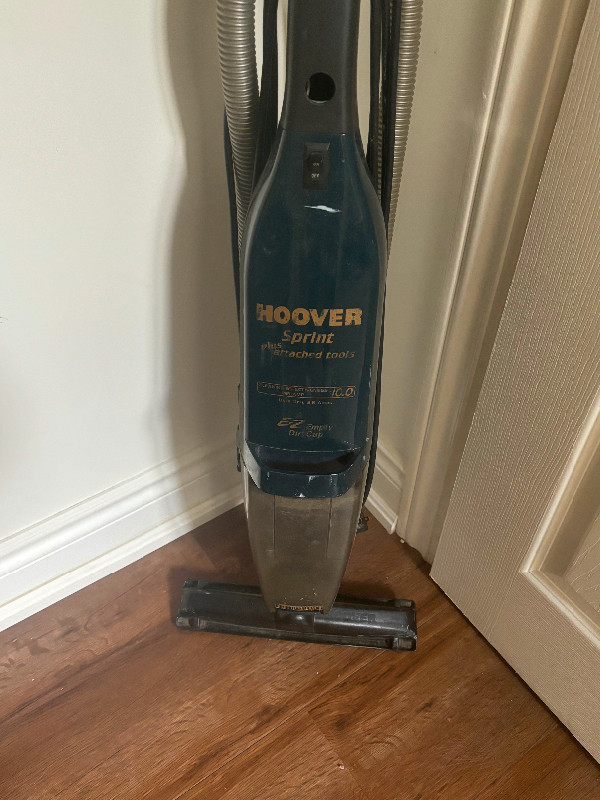 Small Hoover Vacuum in Vacuums in Markham / York Region - Image 2