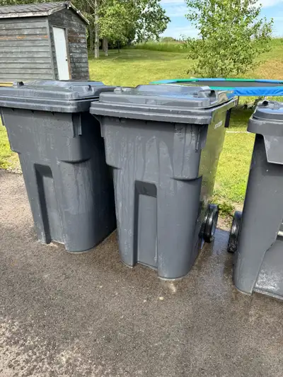  Commercial grade garbage bins on wheels, View more