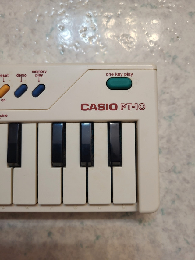 Vintage Casio PT-10 Mini Electronic Synthesizer Keyboard in Pianos & Keyboards in Peterborough - Image 2