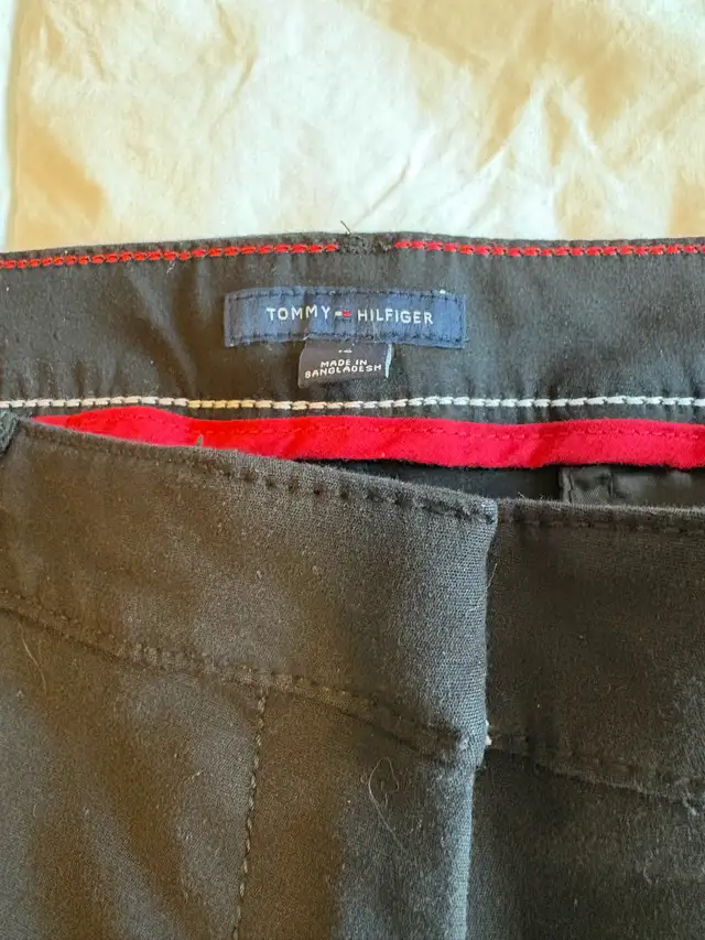 Tommy Hilfiger black 3/4 pants size 10 in Women's - Bottoms in Oshawa / Durham Region - Image 3