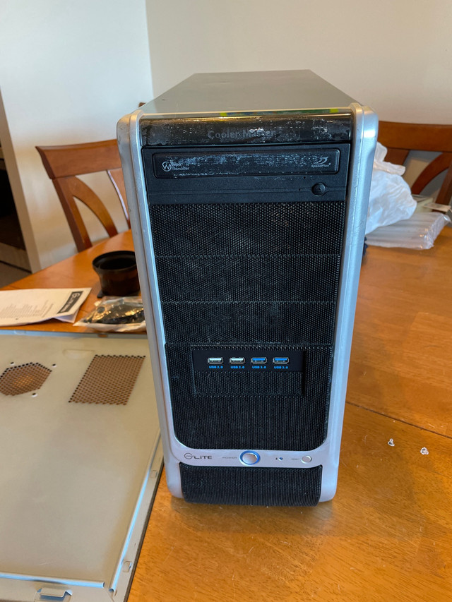 Cooler Master Elite 330 computer case in System Components in Ottawa