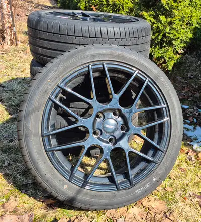 4 mags fast 17" with tires for sale/4 mags fast 17" avec des pneus à vendre Bolt pattern/Modèle de b...