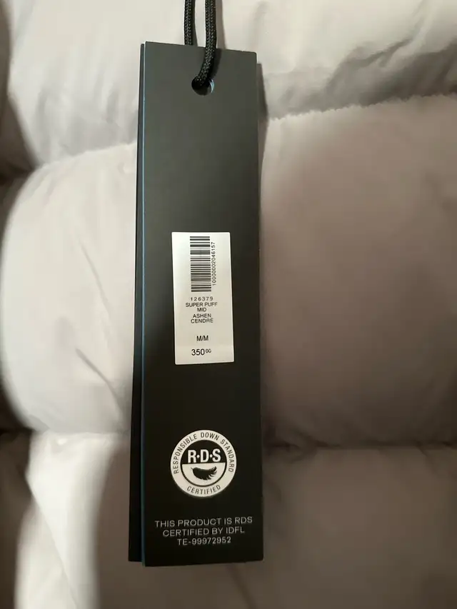 Aritzia The Super Puff-Mid (Ashen) in Women's - Tops & Outerwear in City of Toronto - Image 7