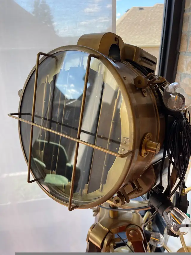 accent Brass Floor lamps in Indoor Lighting & Fans in Markham / York Region - Image 4