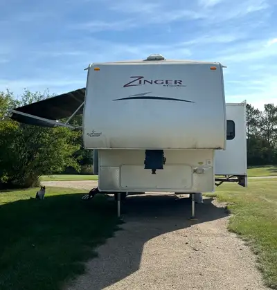 6400 lbs Very comfortable, upgraded mattresses 4 newer tires Battery 2 years old Power awning Power...