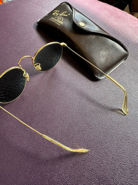 Vintage raybans with case