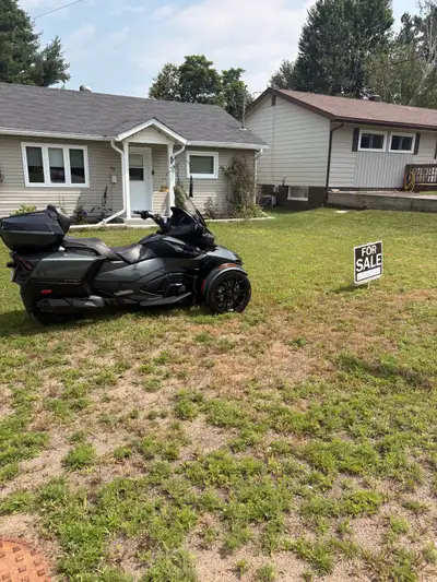 Only 5936 Km. And no that is not a typo! I bought this with intent to ride with my daughter and her...