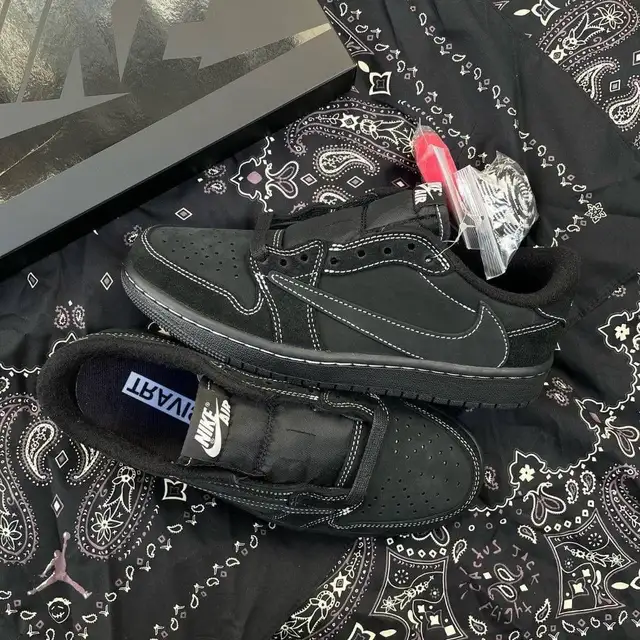 Jordan 1 Retro Low SP Travis Scott Black Phantom  in Men's Shoes in City of Toronto - Image 5