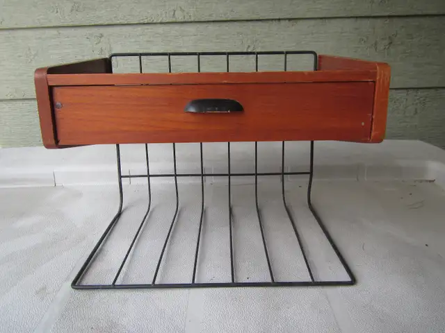 Hanging Drawer/Shelf in Free Stuff in Muskoka - Image 3
