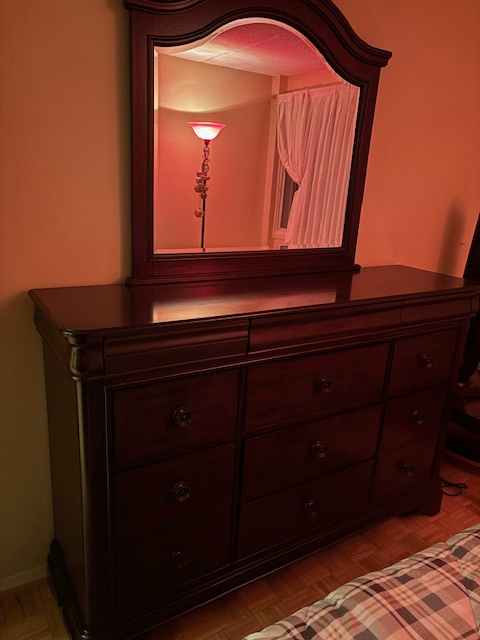 Ensemble chambre a coucher - bois veritable | Bedroom set - wood in Dressers & Wardrobes in West Island - Image 3