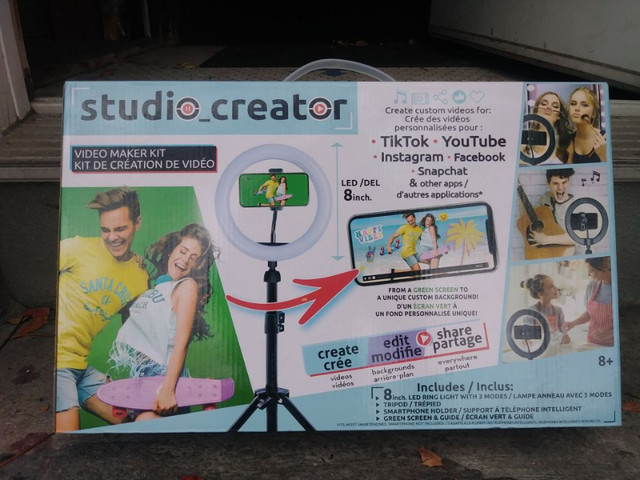 Studio Creator Video Maker Kit 8'' Tripod LED & Green Screen dans Autre  à Ville de Montréal