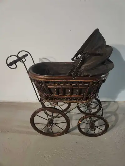 175 OBO Beautiful vintage wicker doll stroller/pram in great condition. This charming piece features...