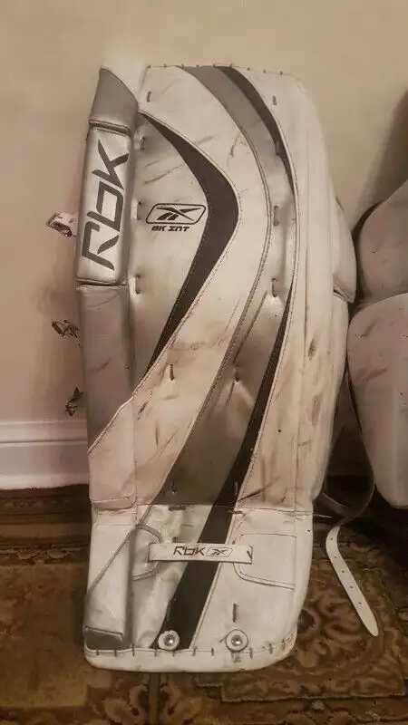 Reebok RBK 8K Hockey Goalie pads 31" 79cm INT in Hockey in Markham / York Region - Image 4